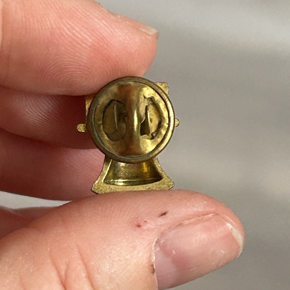 5/$25 vintage tiny Gold Liberty Bell Pin 🛎️ - Picture 6 of 7